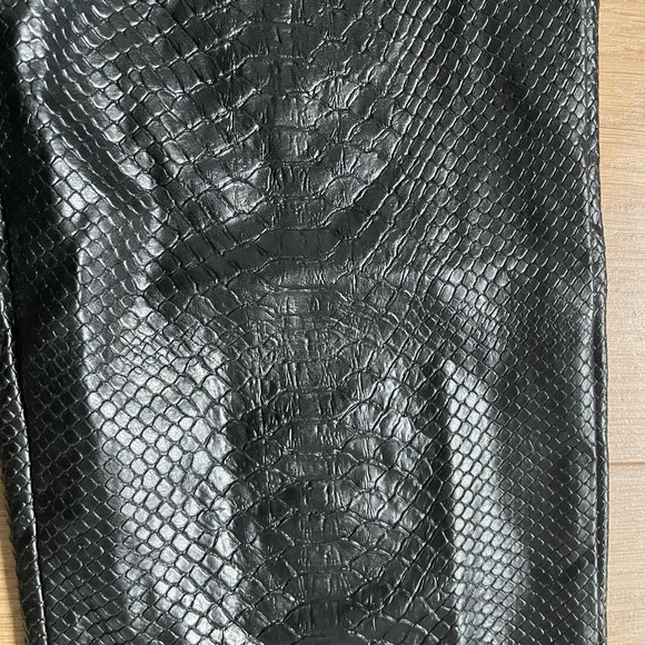 Wilfred Melina Faux Leather Python Snake Print Pants Black Straight Leg Size 2 - Picture 6 of 13